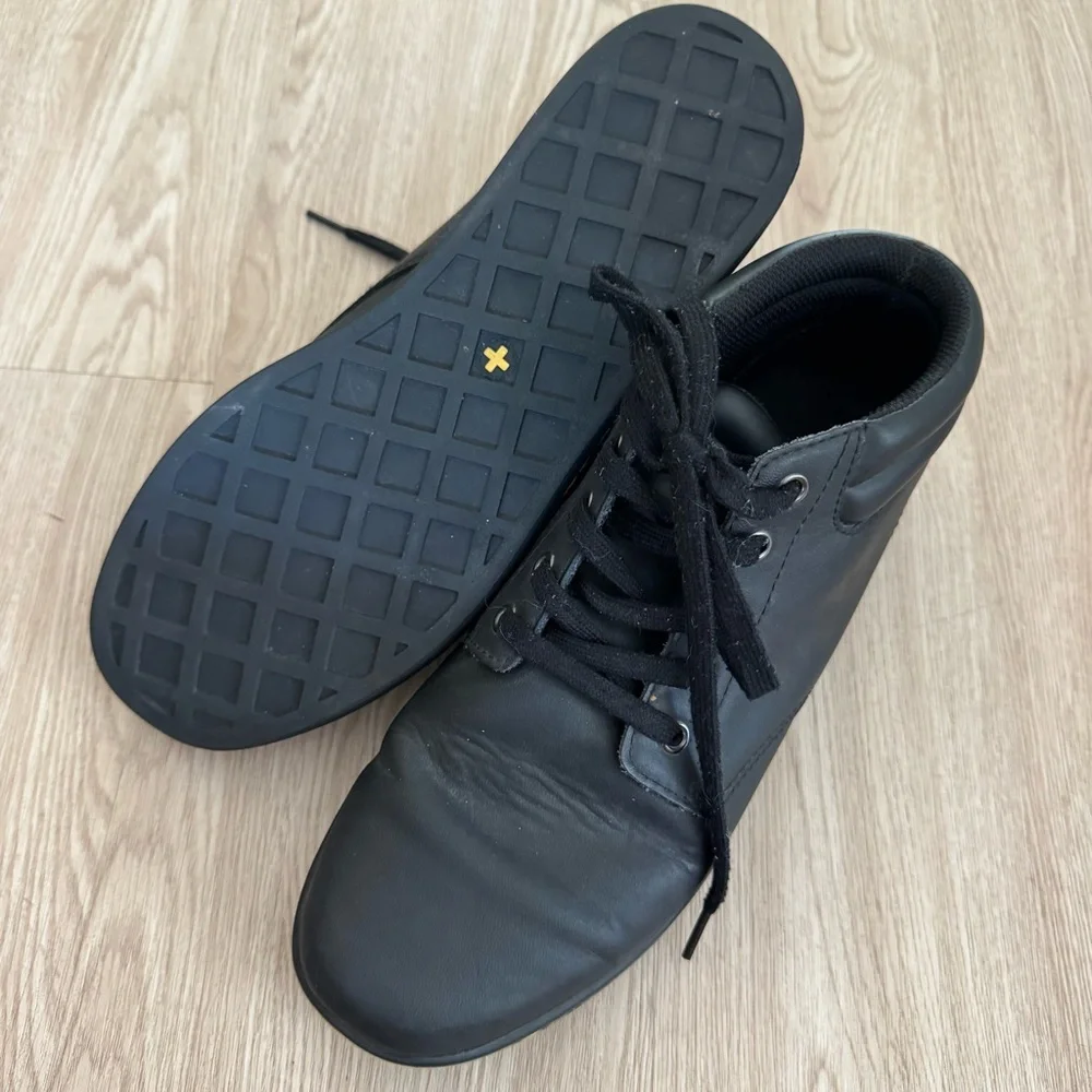 Dr martens maleke ankle boots unisex